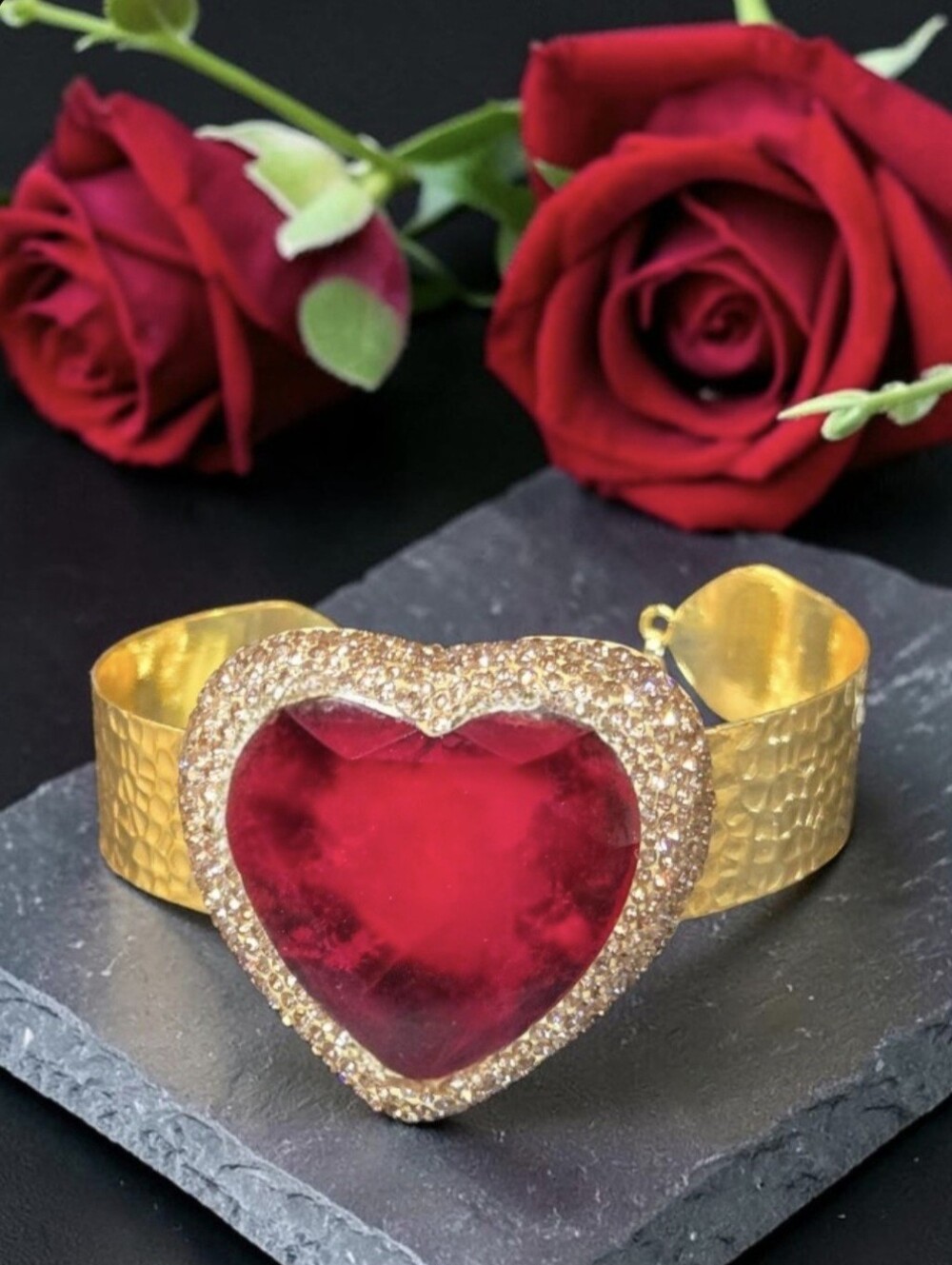 Romantic 18k Gold Plated Chunky Ruby Heart Crystal Hammered Cuff Bracelet